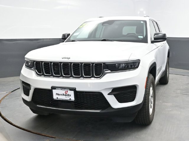 Used 2022 White Jeep Laredo image 2