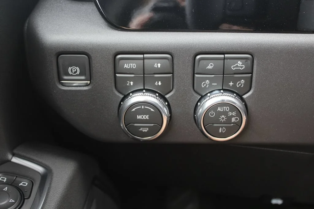 New 2026 Onyx Black GMC Elevation image 22