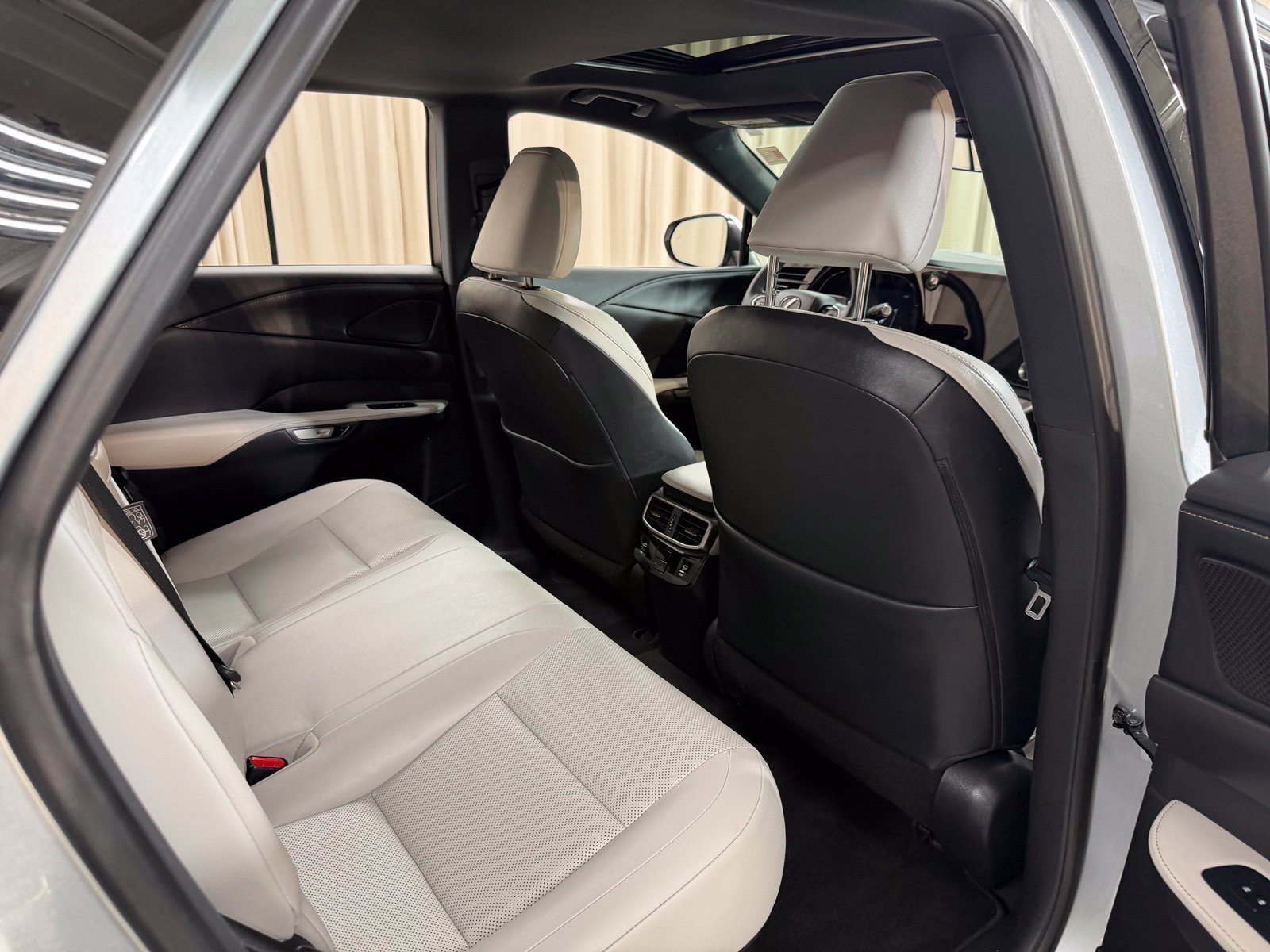 Used 2025 Silver Lexus 350h Premium image 40