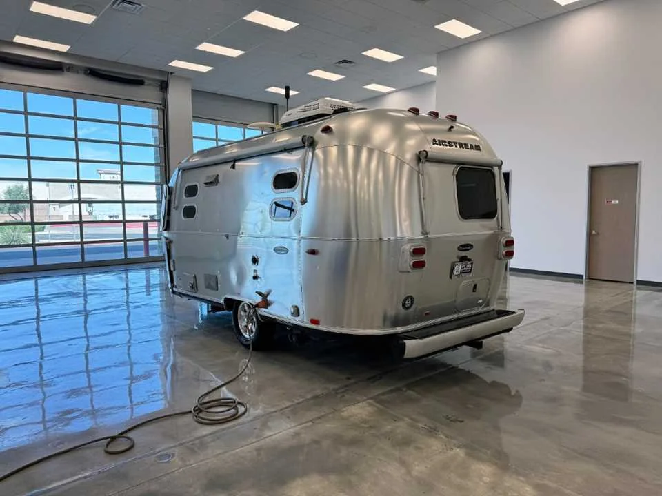 Used 2017 SILVER AIRSTREAM  image 3
