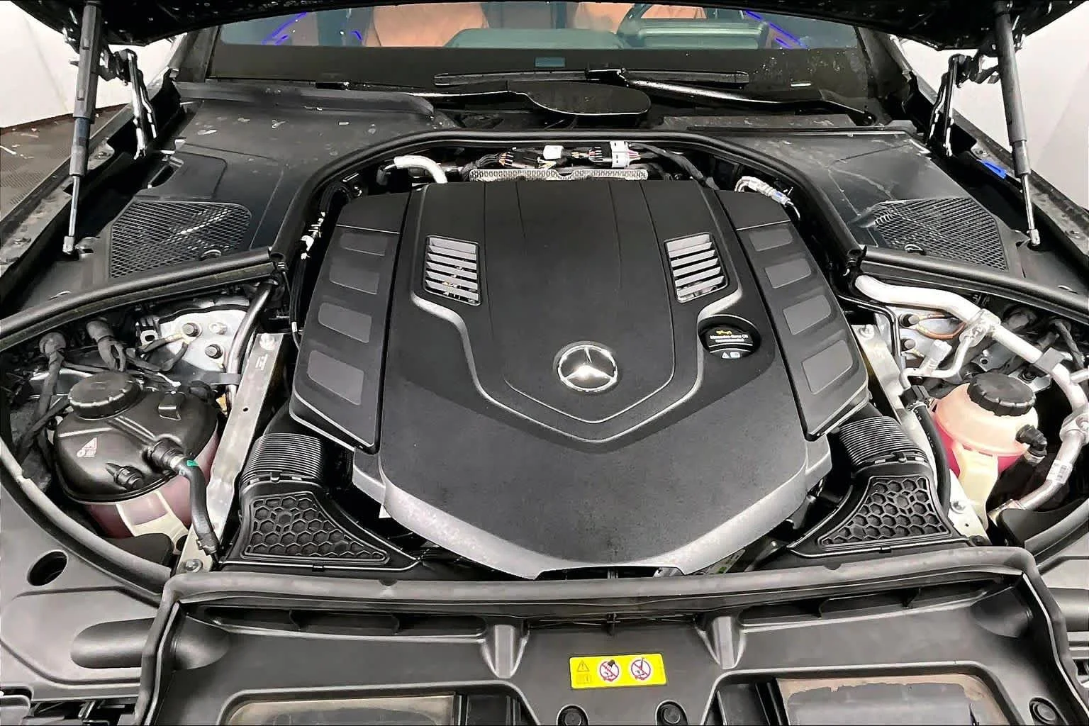 New 2026 Selenite Grey Metallic Mercedes-Benz S 580 image 15