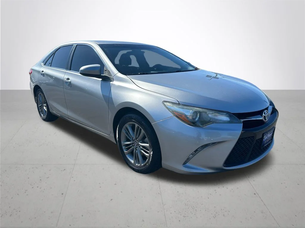 Used 2016 Silver Toyota SE image 4