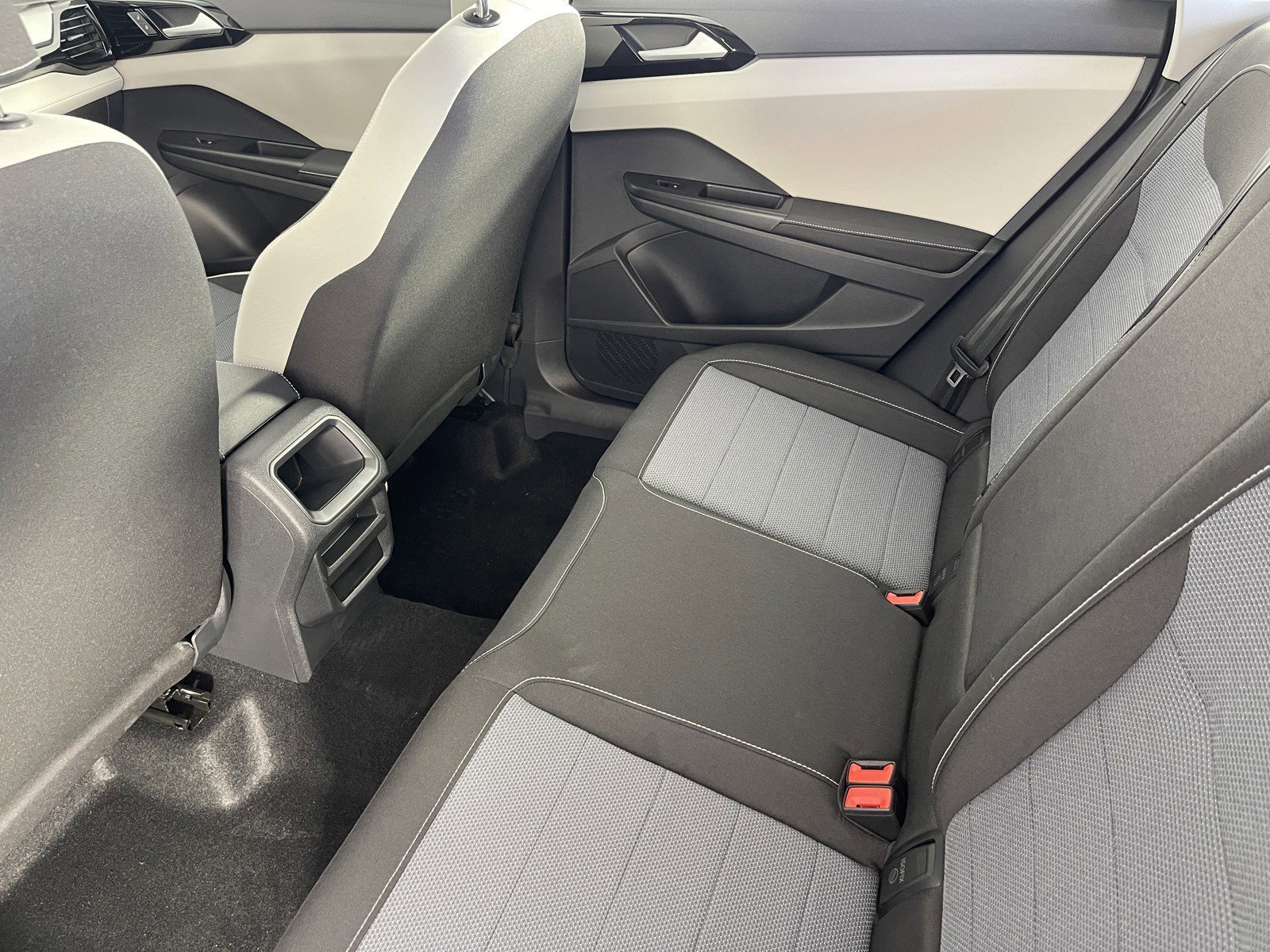 2025 Volkswagen Taos S - Photo 30