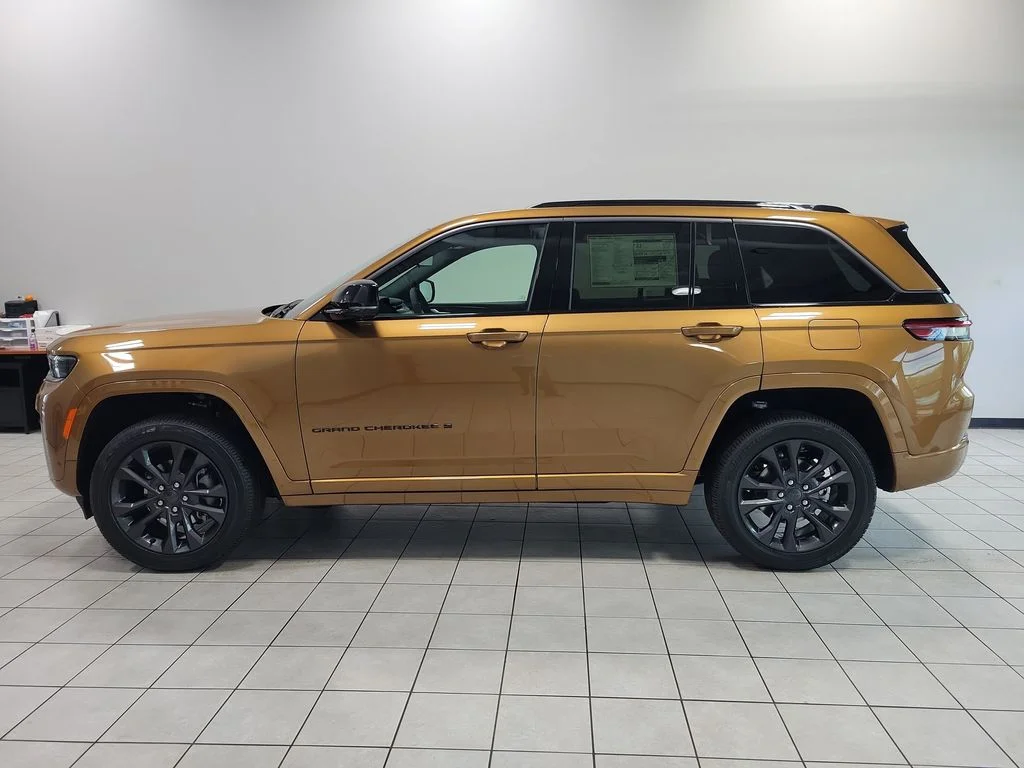 New 2026 Copper Shino Metallic Clear-Coat Exterior Paint Jeep Limited Reserve image 4
