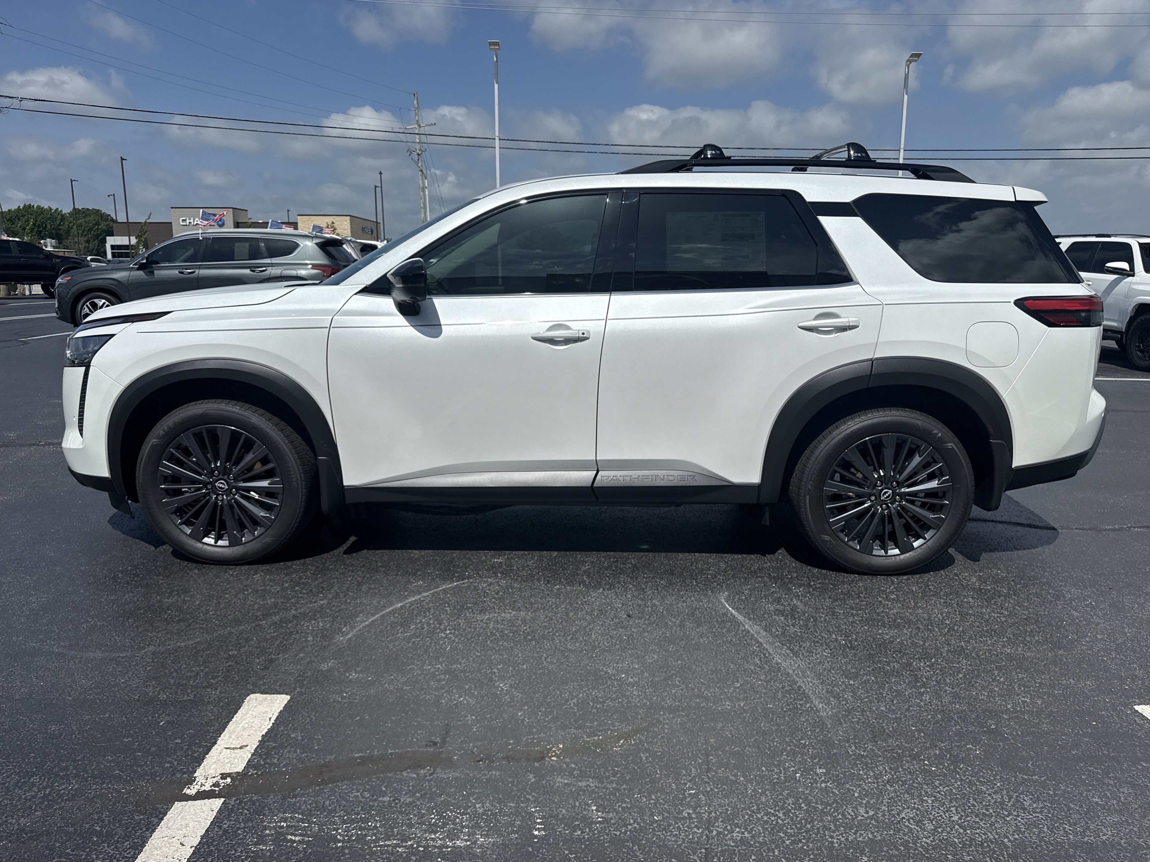 New 2026 Everest White Pearl Tricoat Nissan SL 4WD image 10