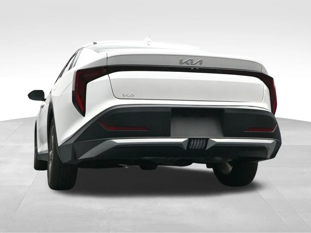 2025 Kia K4 LXS - Photo 39