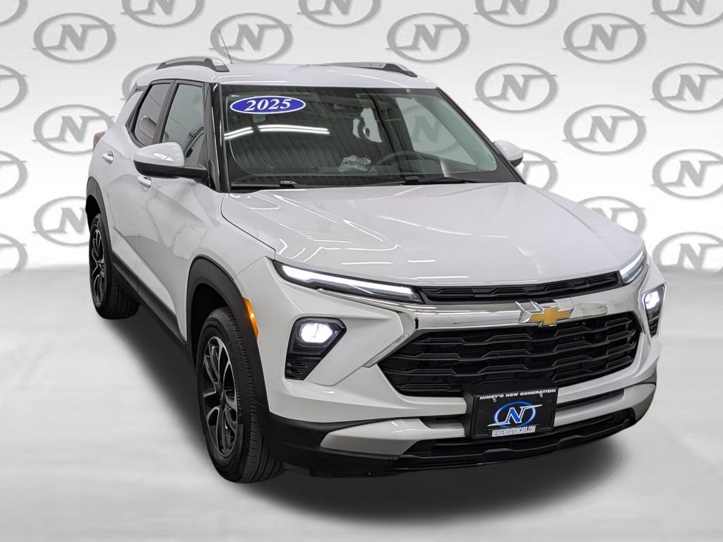 Used 2025 White Chevrolet LT image 15