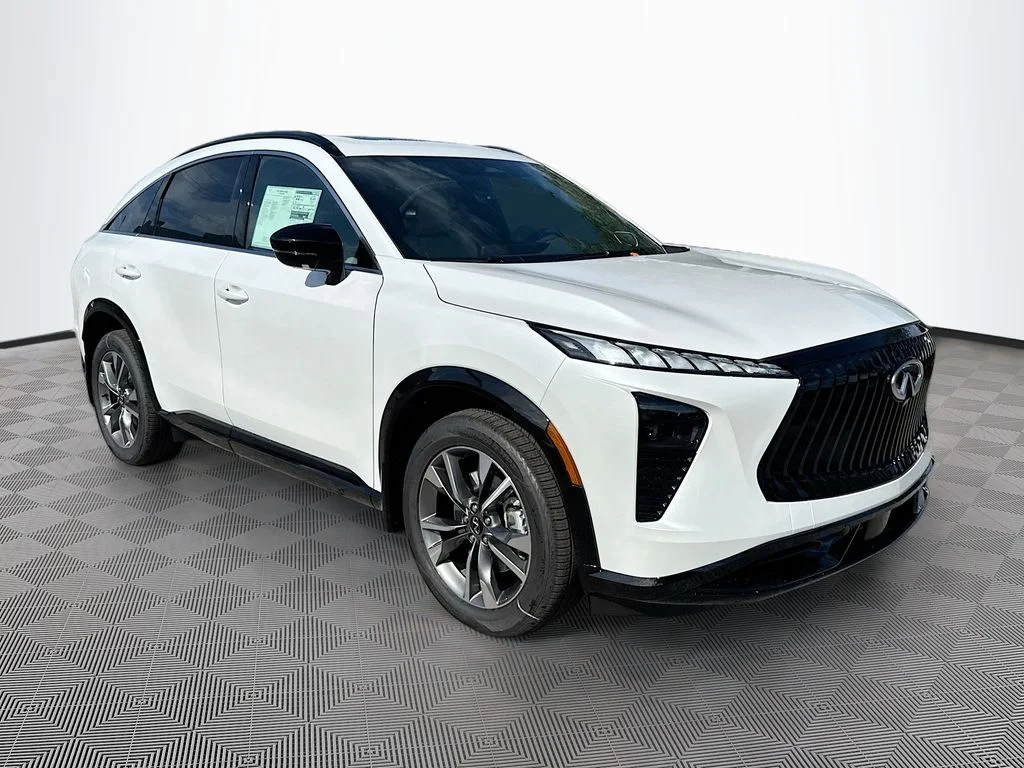 New 2027 RADIANT WHITE INFINITI Luxe AWD image 3