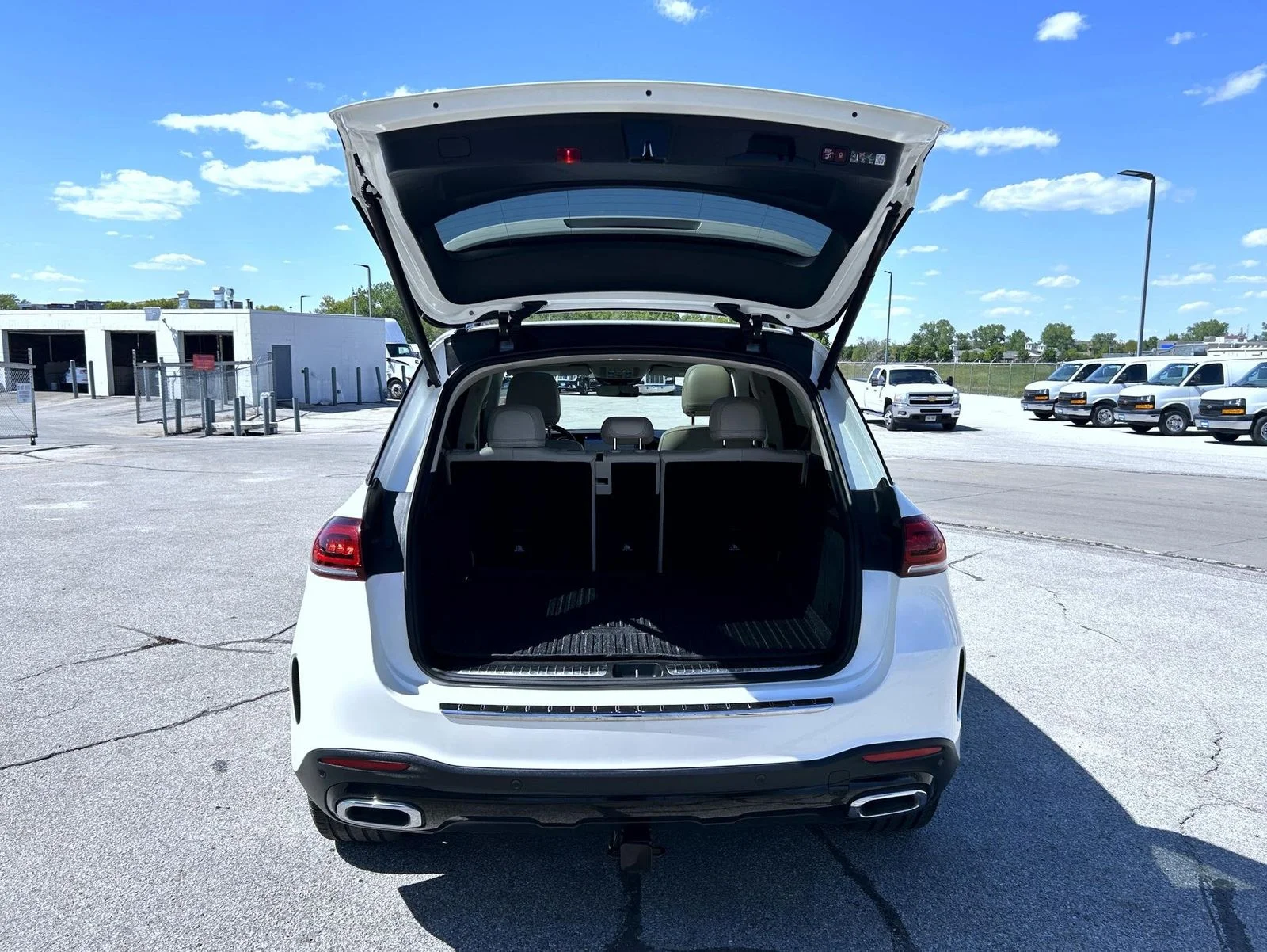 Used 2022 White Mercedes-Benz GLE 350 image 21