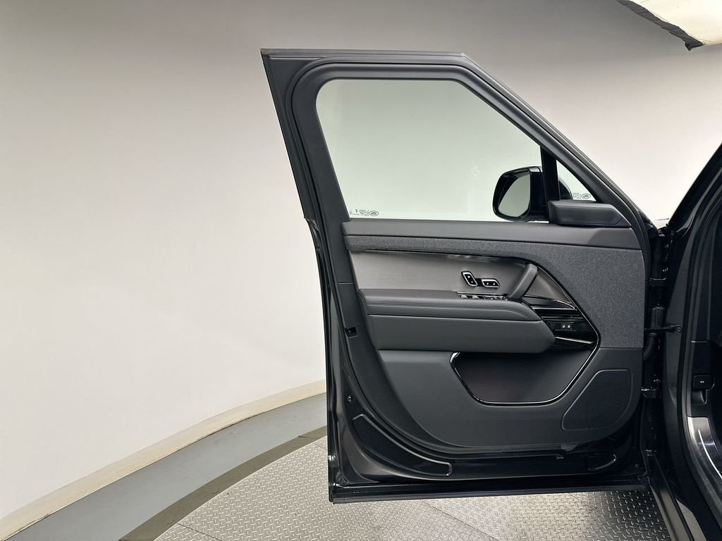 New 2026 Carpathian Grey Land Rover SE image 9