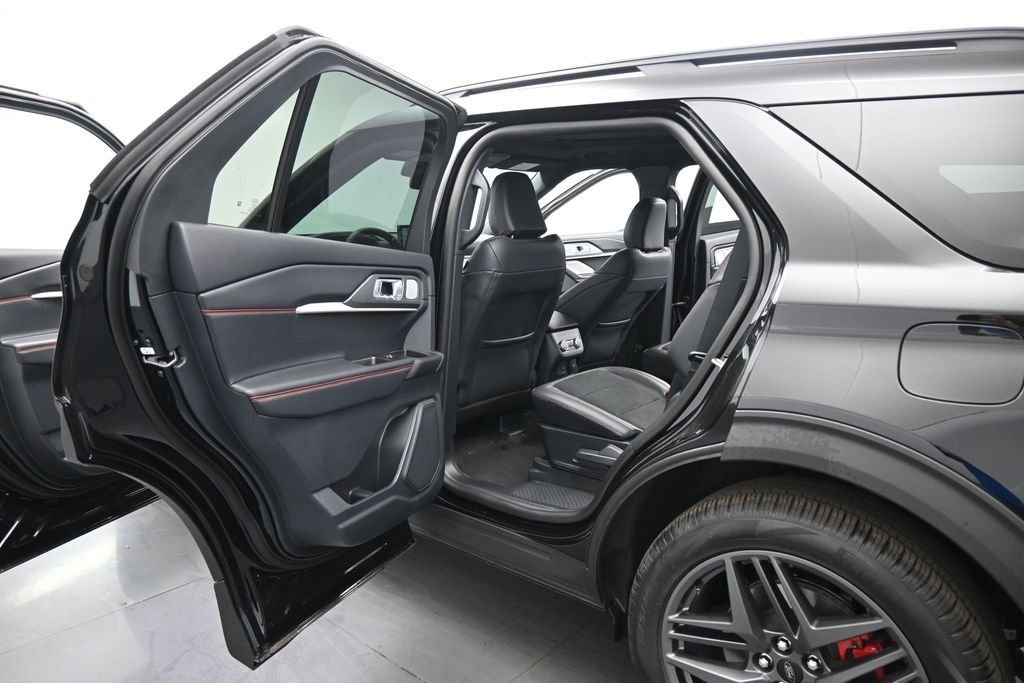 New 2026 Agate Black Metallic Ford ST image 18