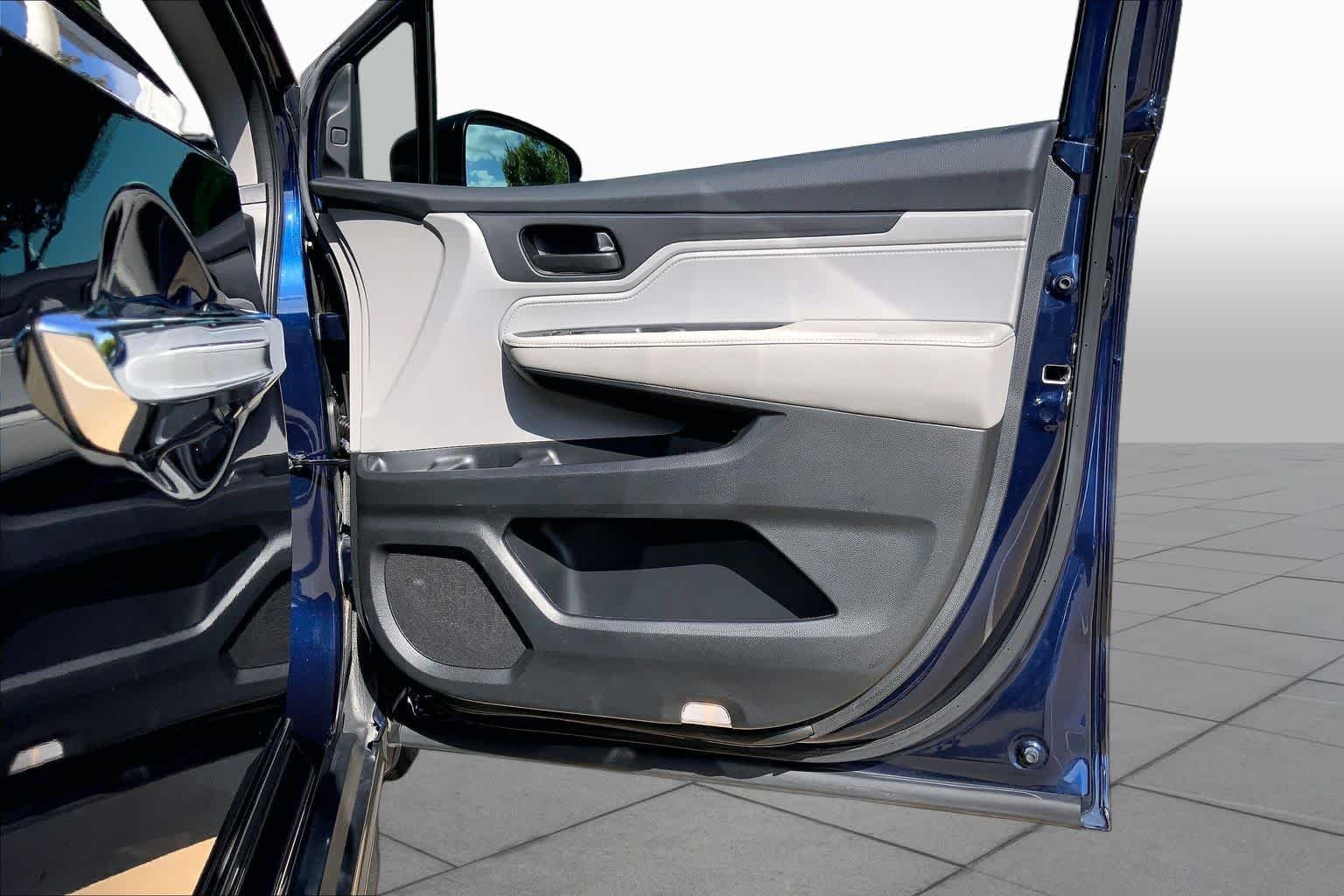 Used 2022 Obsidian Blue Pearl Honda EX-L image 22