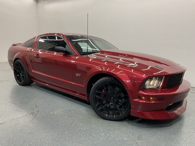 Used 2005 Ford Mustang GT Deluxe with VIN 1ZVFT82H155209449 for sale in Middlesboro, KY