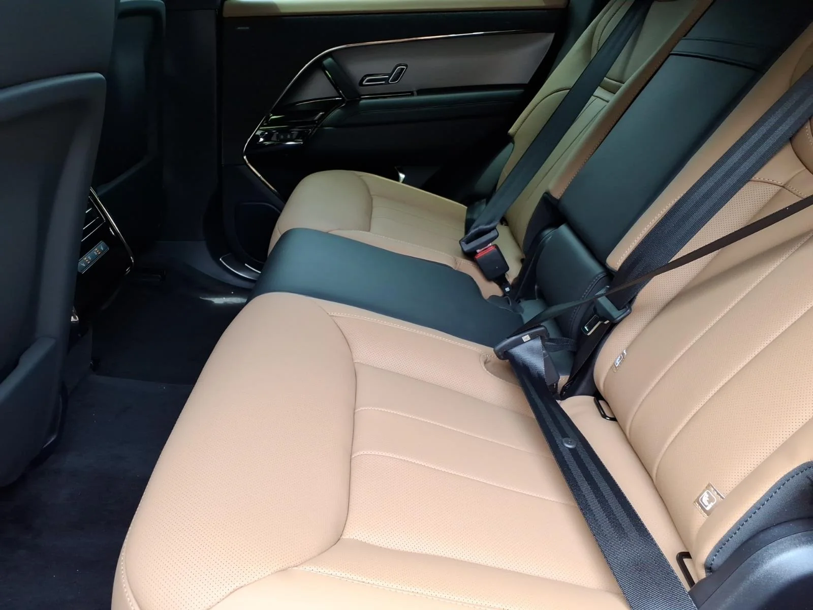New 2026 Varesine Blue Land Rover Dynamic SE image 5