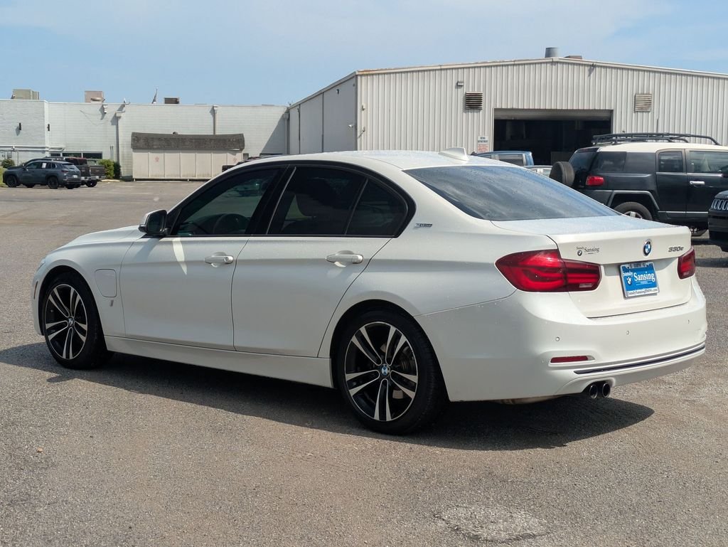 Used 2018 White BMW 330e iPerformance image 3