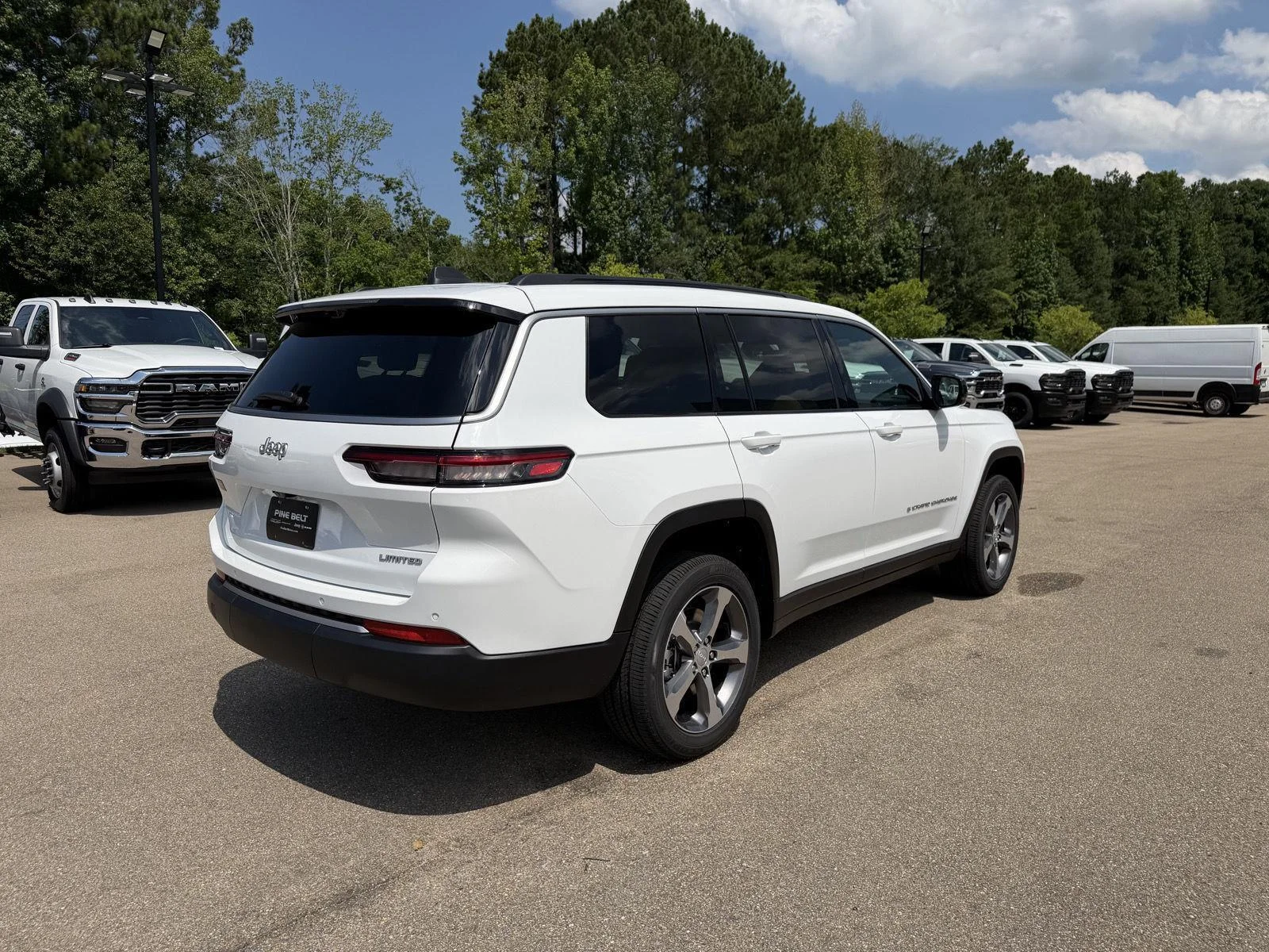 New 2026 Bright White Clear-Coat Exterior Paint Jeep Limited image 6