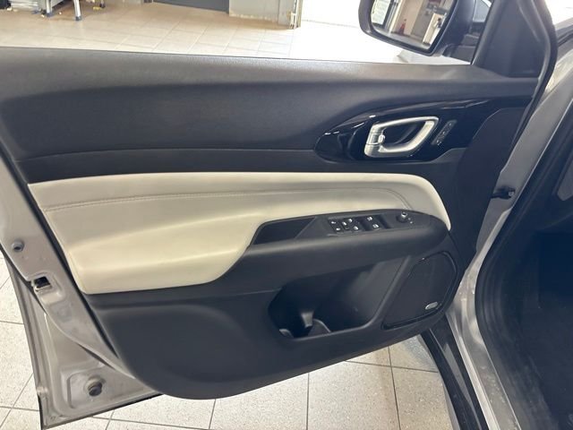 Used 2023 Silver Jeep Limited image 14