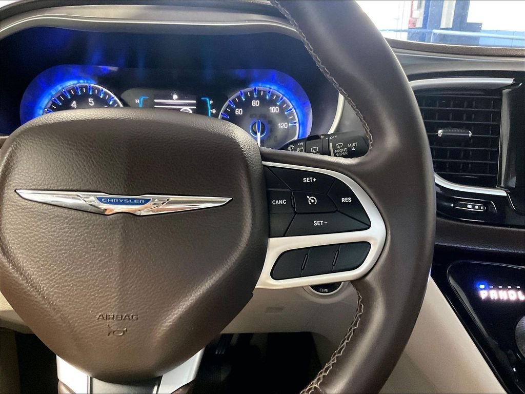 Used 2017 Black Chrysler Touring L image 24