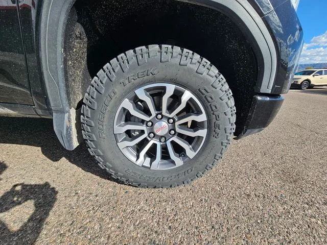 Used 2022  GMC AT4 image 23