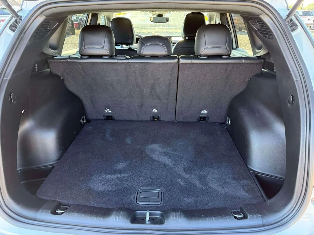 Used 2023 White Jeep Limited image 11