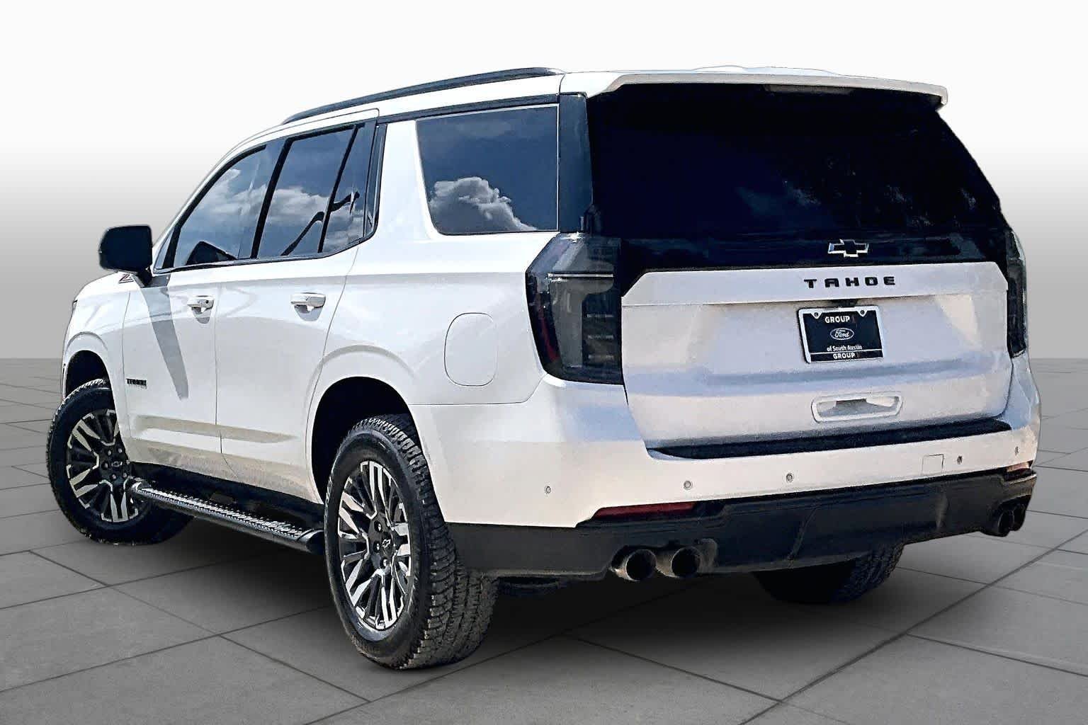 Used 2025 Iridescent Pearl Tricoat Chevrolet Z71 image 6