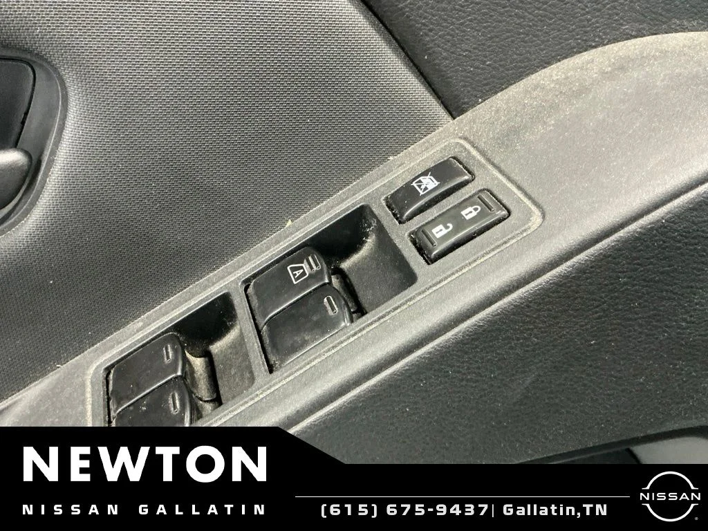 Used 2022 White Nissan S image 11