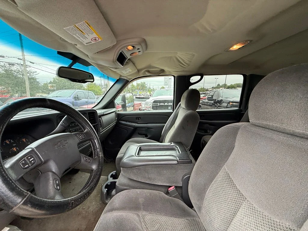Used 2006 White Chevrolet LT image 13