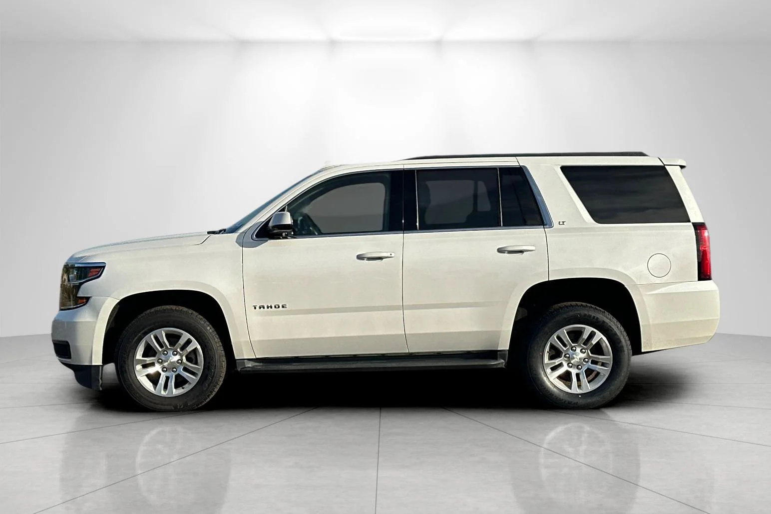Used 2017 Iridescent Pearl Tricoat Chevrolet LT image 6