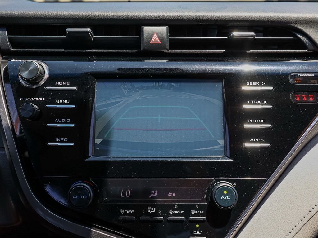 Used 2018 White Toyota SE image 28