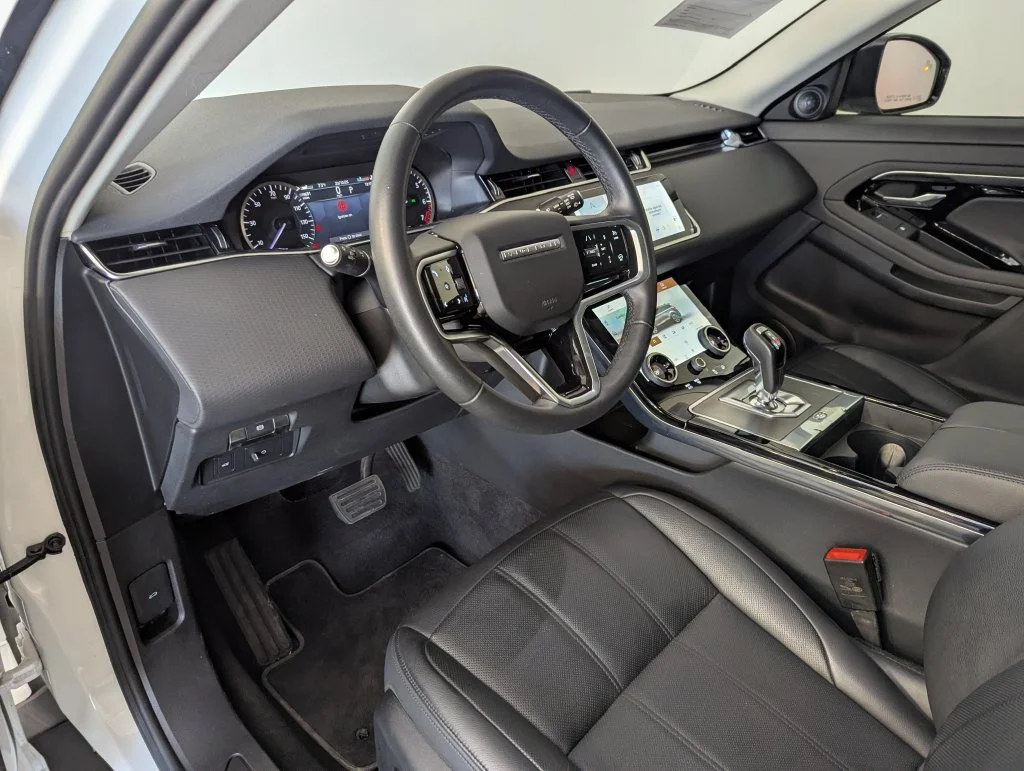 Used 2023 White Land Rover S image 33
