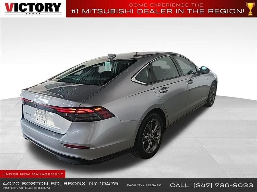Used 2023 Silver Honda EX image 4