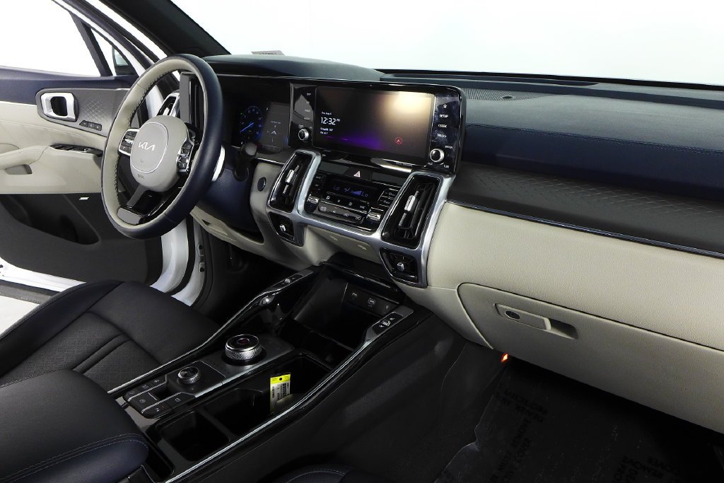 Used 2023 Snow White Pearl Kia SX Prestige image 13