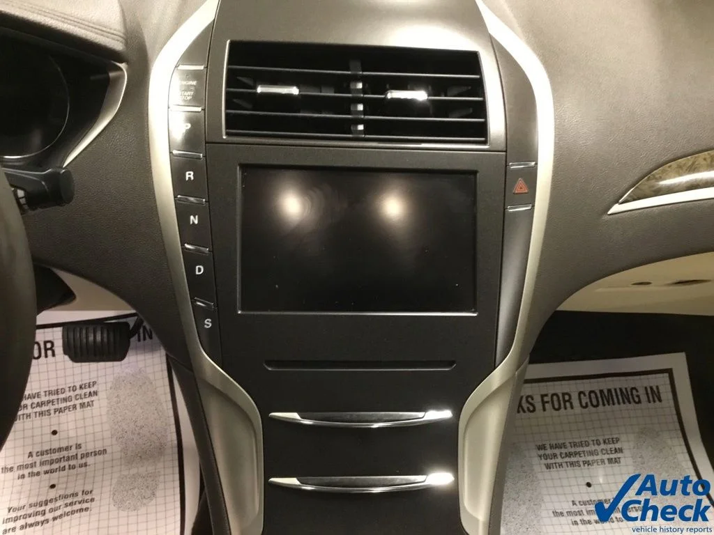 Used 2015 Silver Lincoln Base image 50
