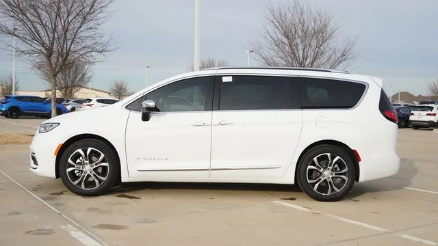 New 2026 Bright White Clear-Coat Exterior Paint Chrysler Pinnacle image 6