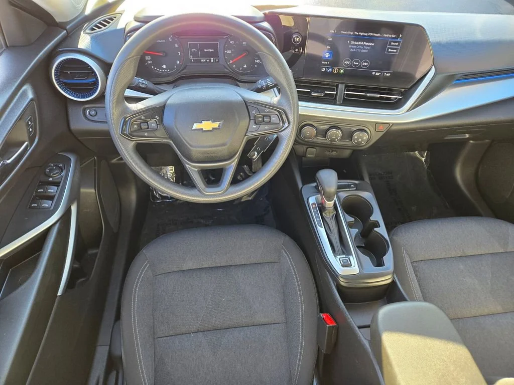 2025 Chevrolet Trax LS - Photo 12