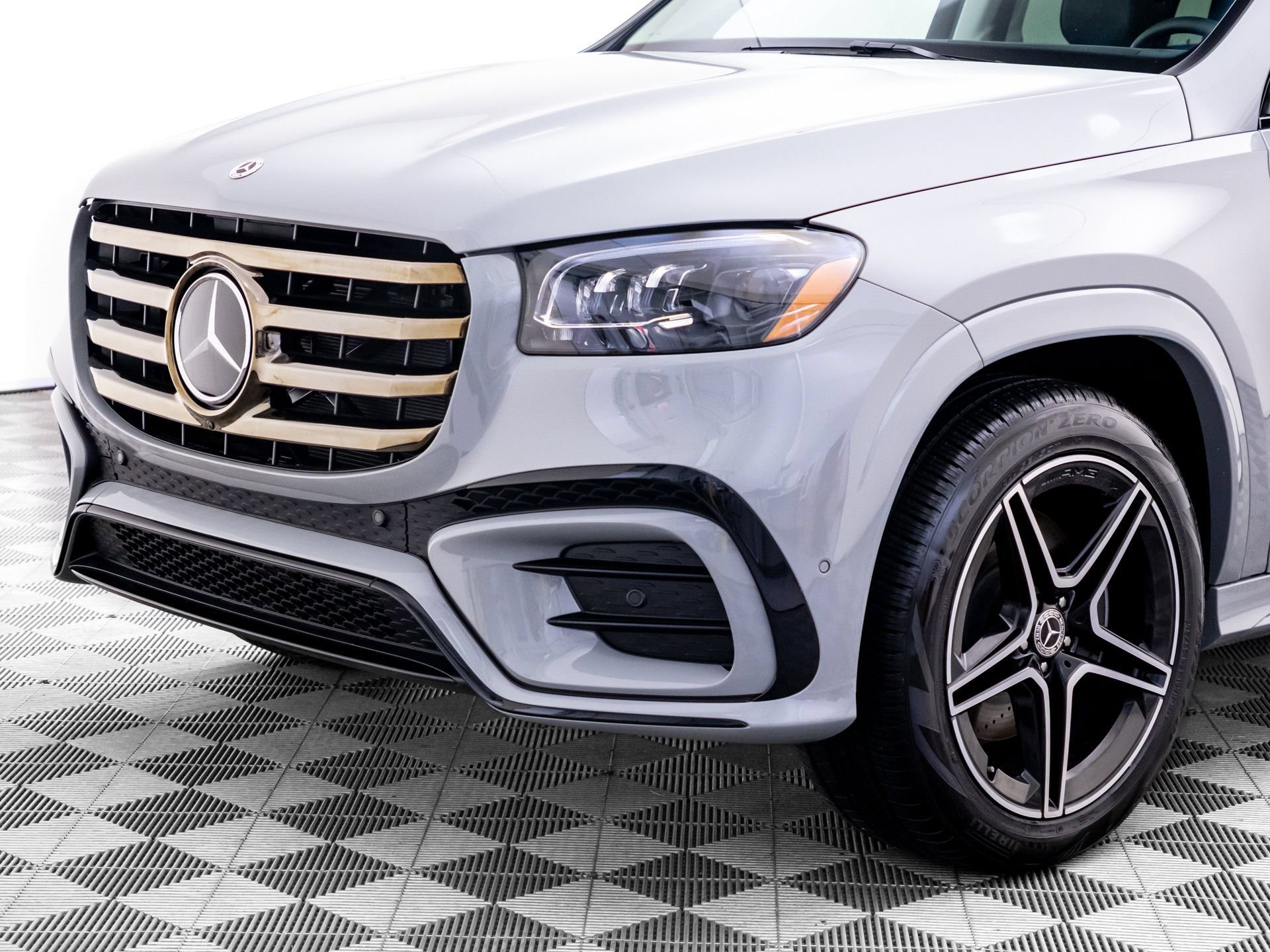 New 2026 MANUFAKTUR Alpine Grey Mercedes-Benz GLS 450 image 81