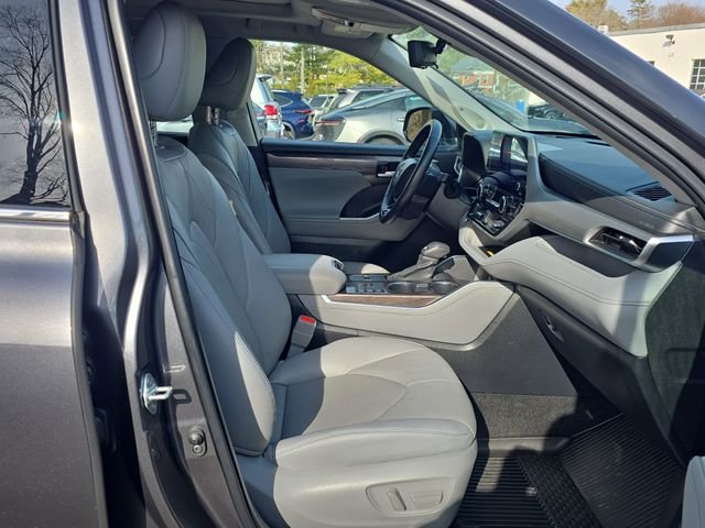 Used 2024 Gray Toyota Platinum image 10