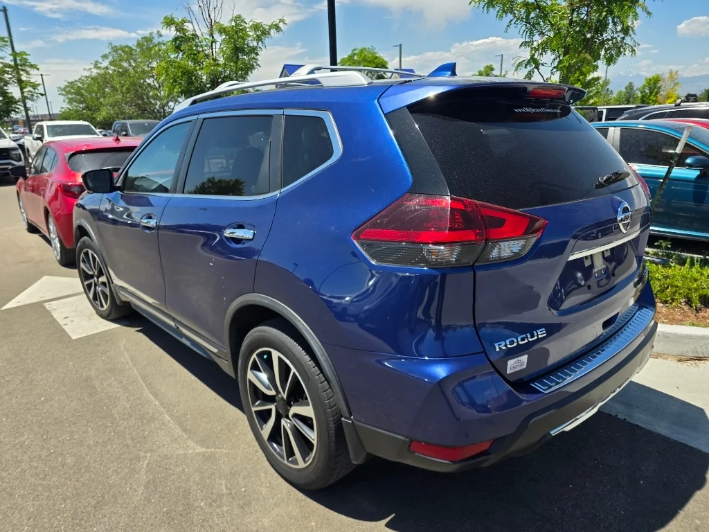 Used 2018 Caspian Blue Nissan SL image 3