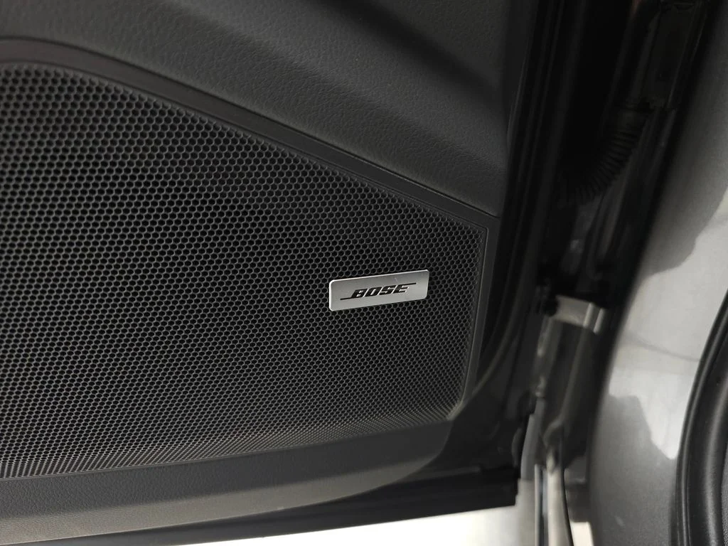 Used 2025  Porsche Base image 16