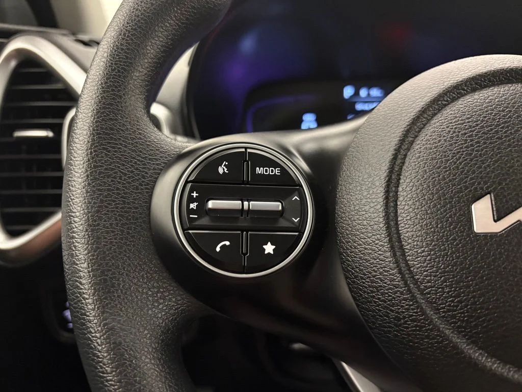 Used 2025 White Kia LX image 4