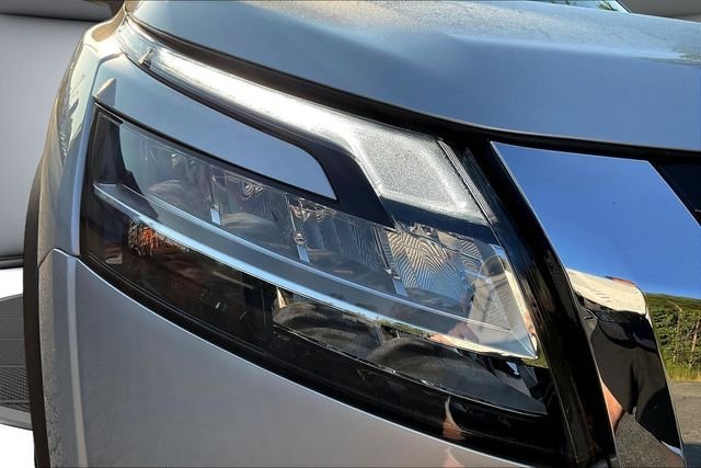 Used 2022 Silver Nissan SV image 33