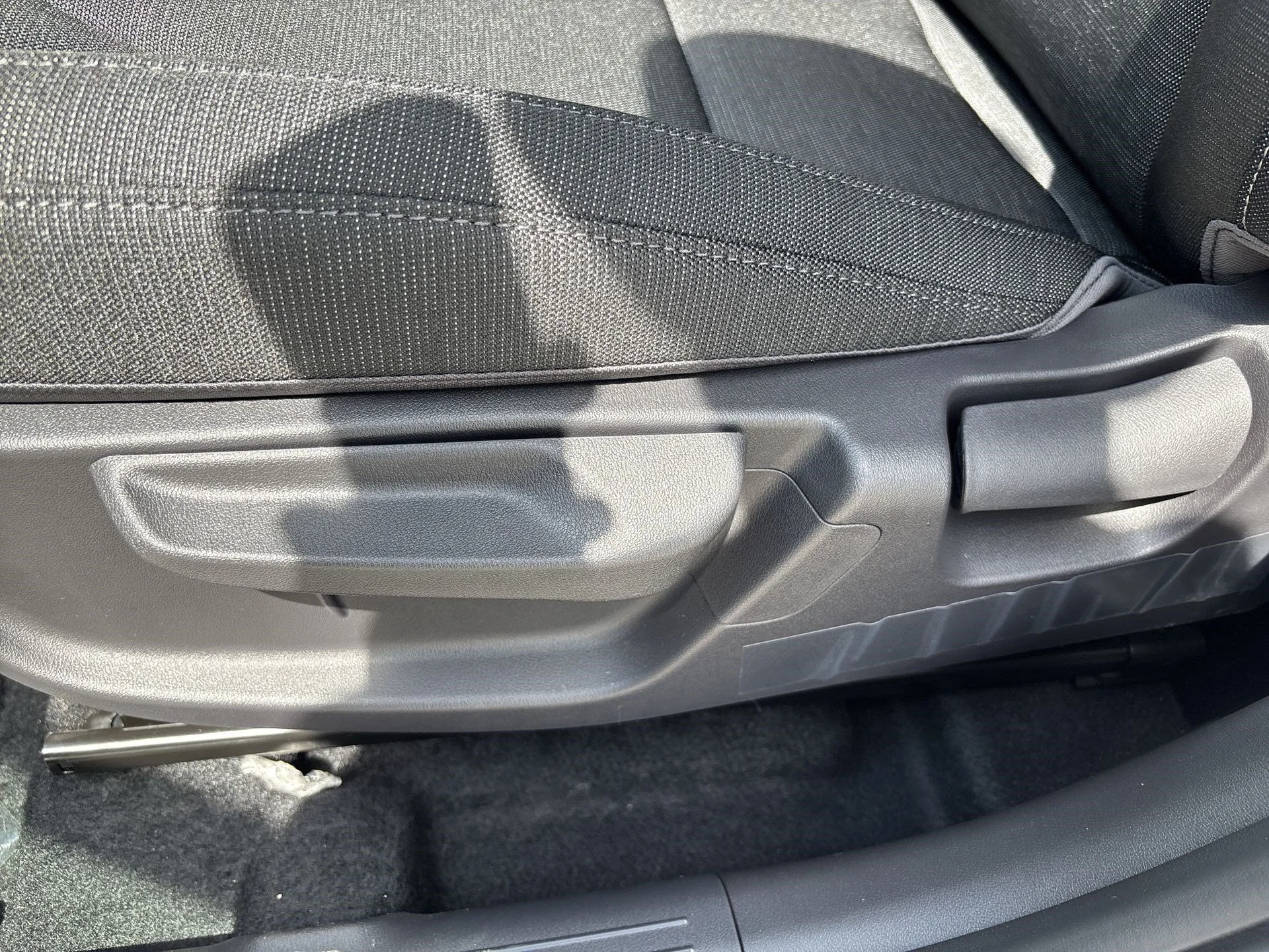 New 2027 Snow White Pearl Kia LX image 16