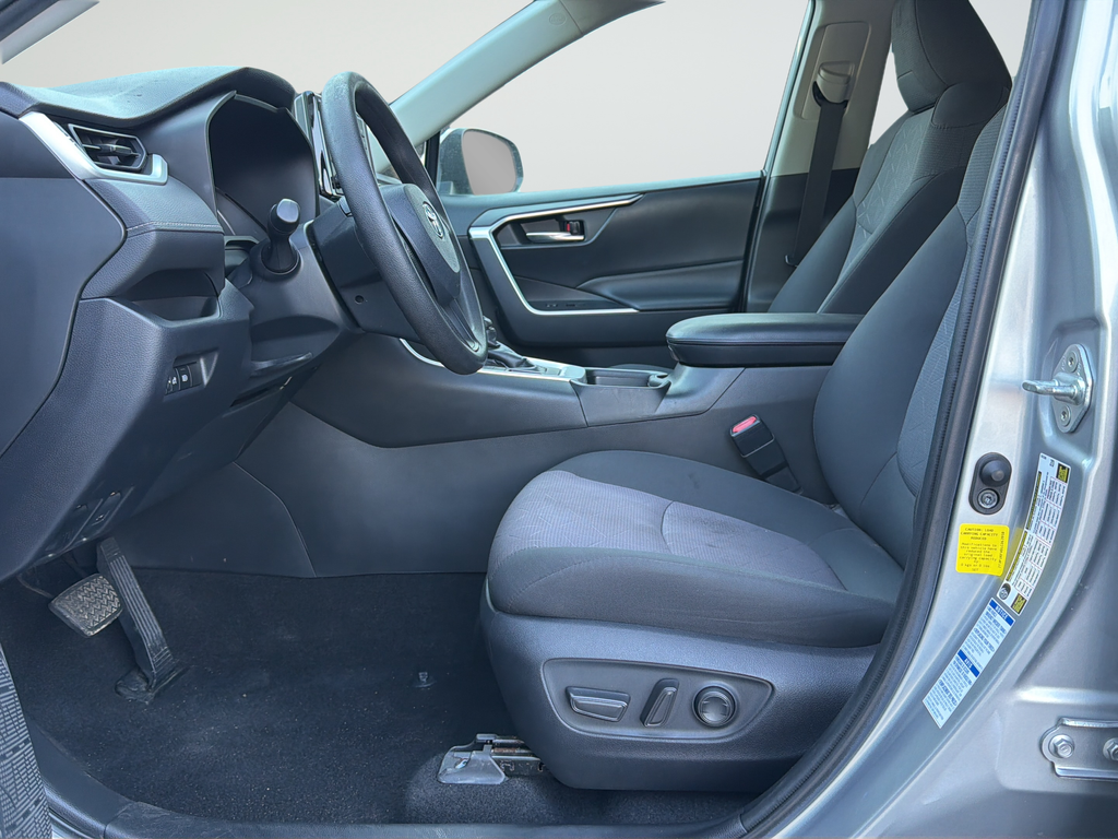 Used 2020 Silver Toyota XLE image 11