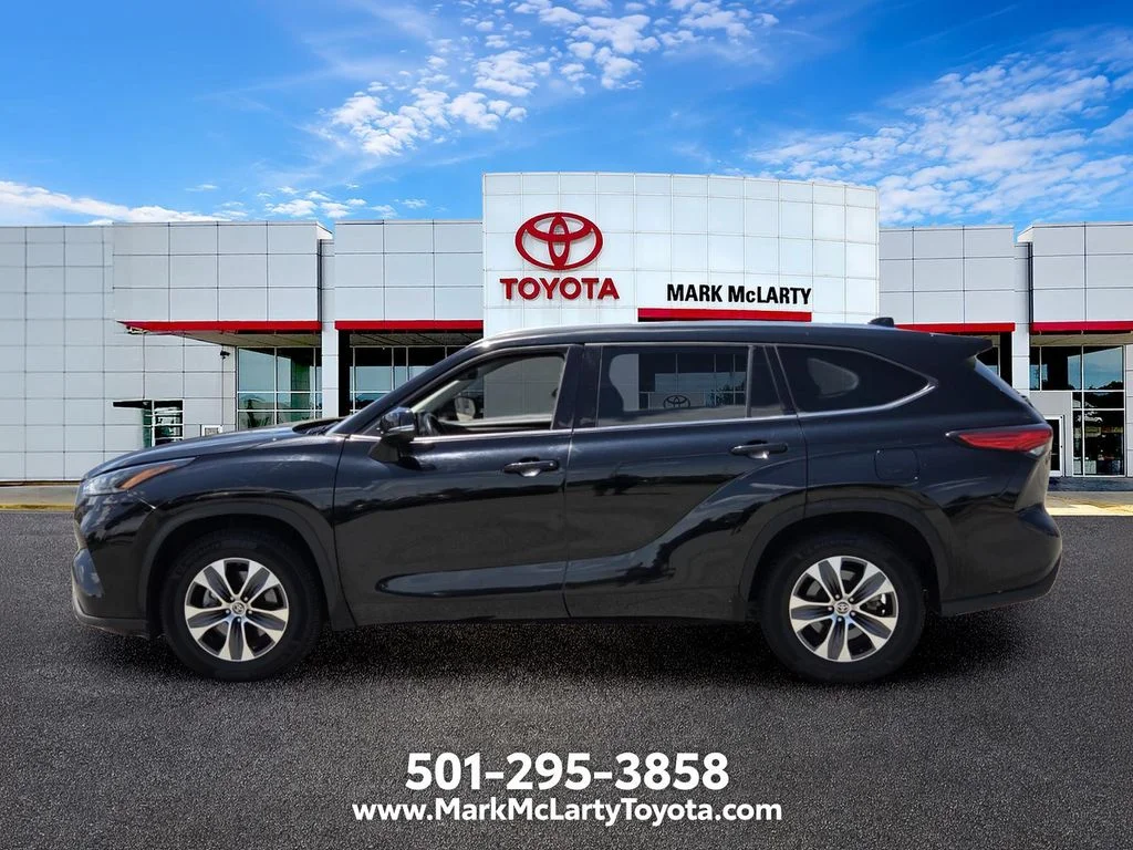 Used 2021 Black Toyota XLE image 2