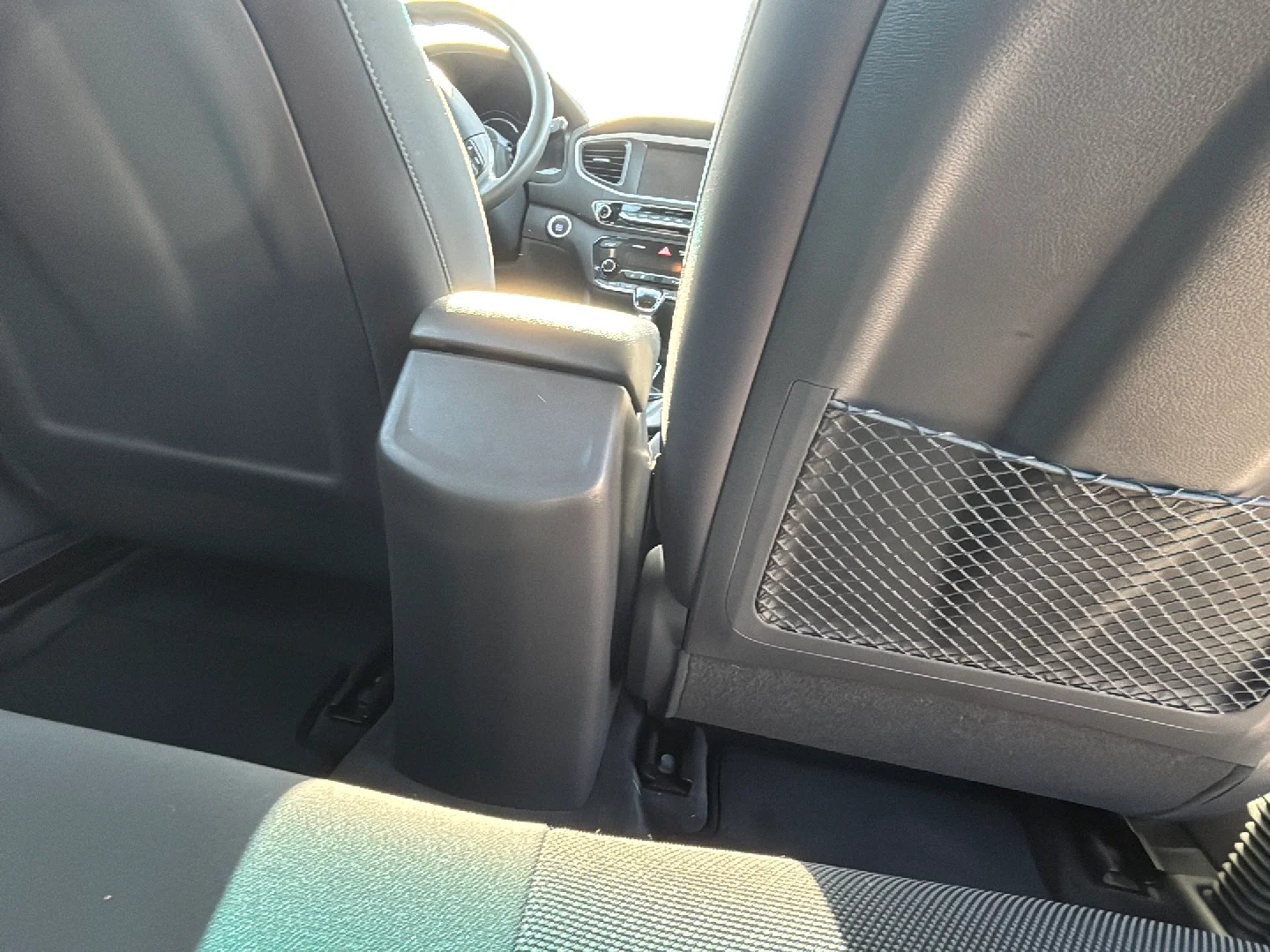 Used 2018 Silver Hyundai Blue image 19