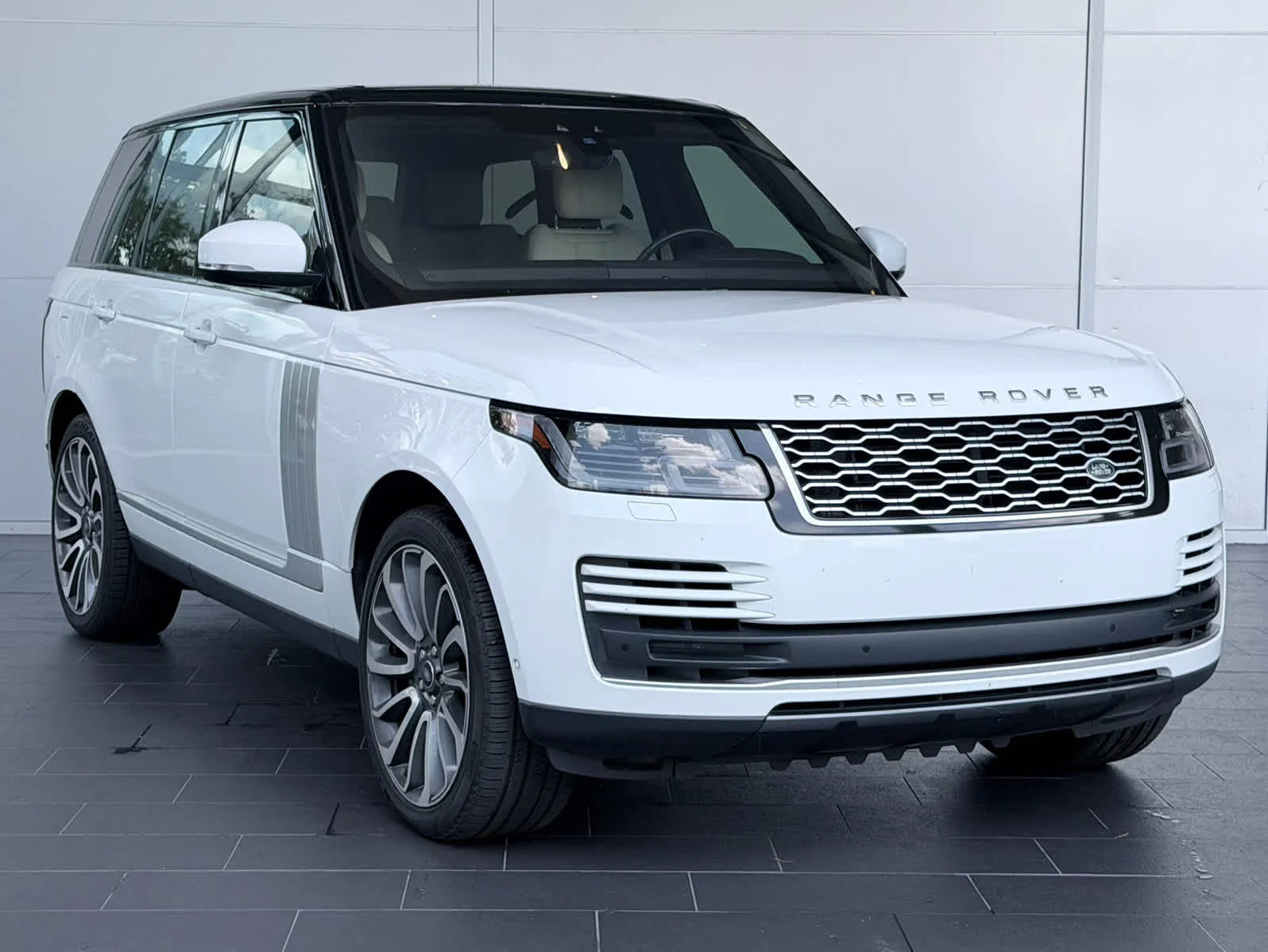 Used 2021  Land Rover Westminster image 3