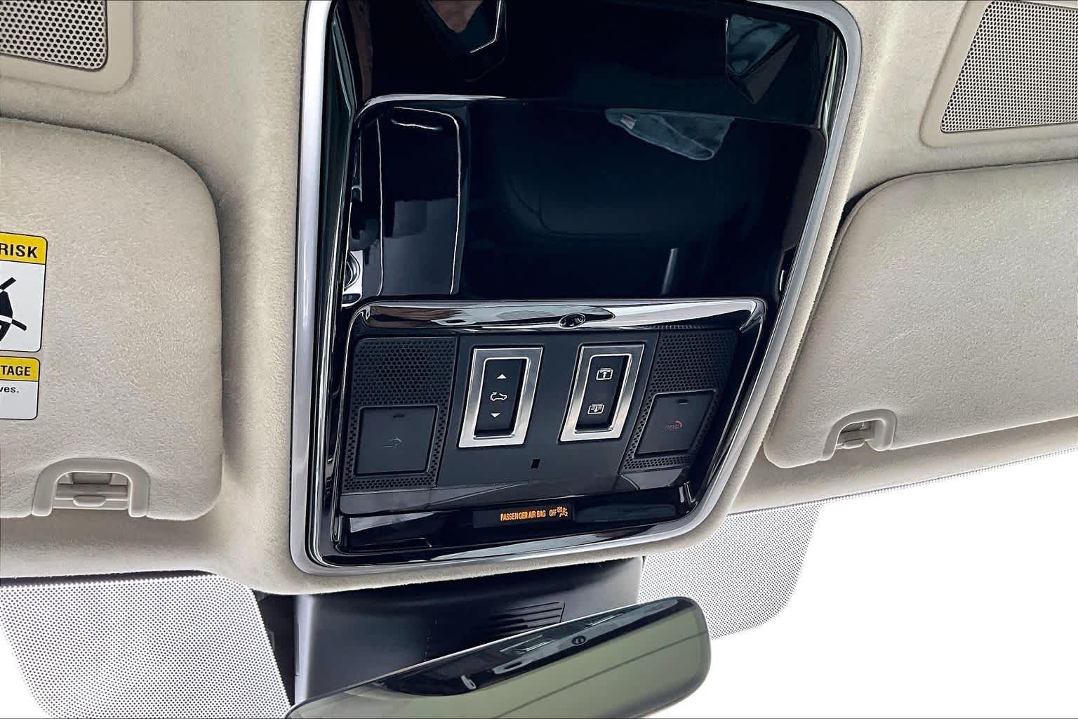 Used 2022 Fuji White Land Rover Westminster image 31