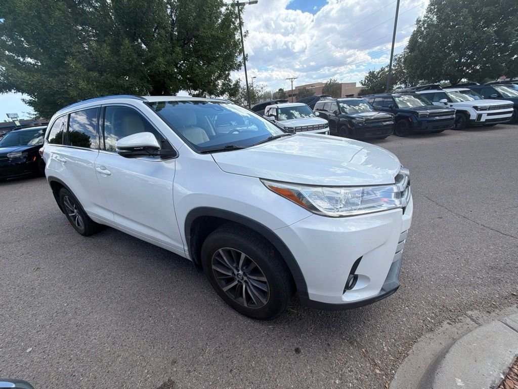 Used 2017 White Toyota XLE image 3