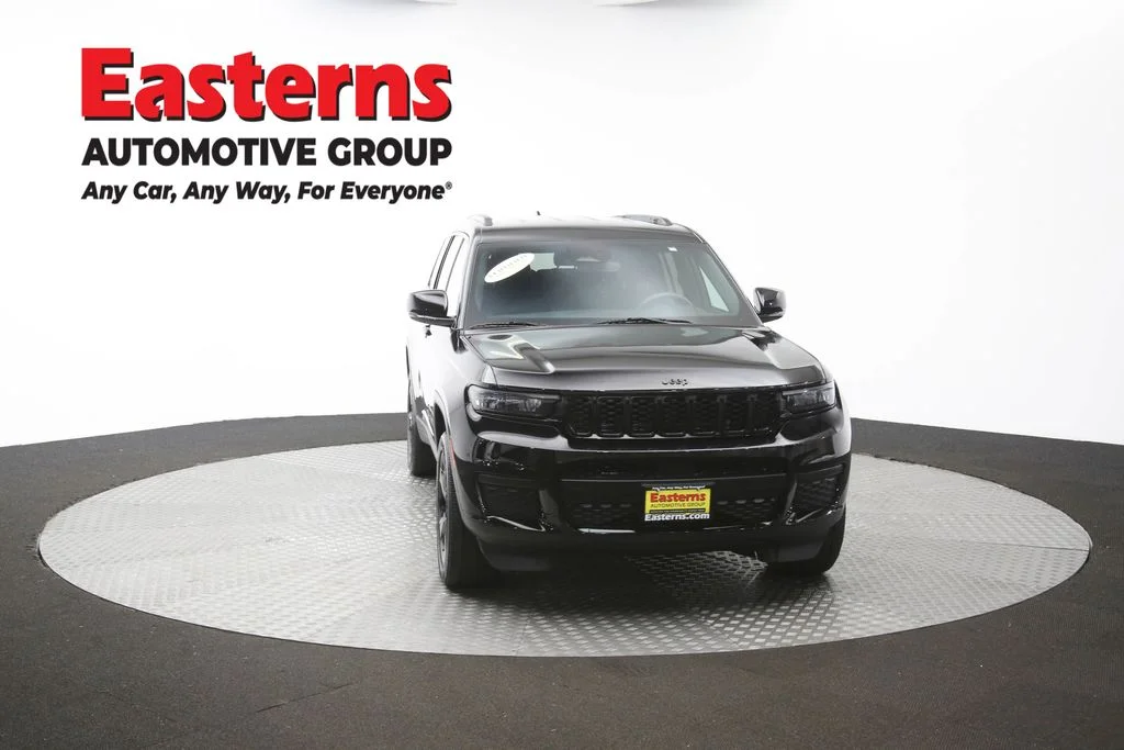 Used 2023 Black Jeep Altitude image 53