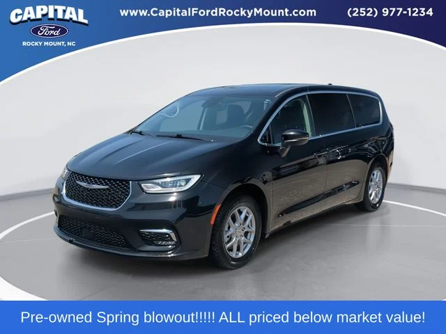 Used 2023 Black Chrysler Touring L image 1